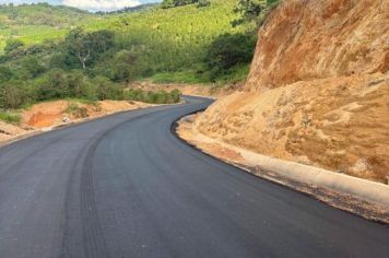 PREFEITURA CONCLUI MAIS UMA OBRA DO PROGRAMA ASFALTO RURAL