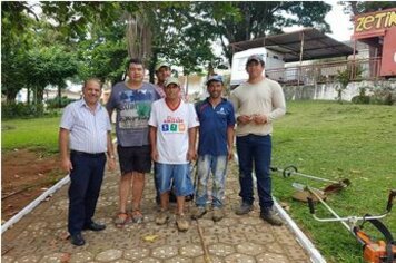 Prefeitura realiza limpeza e pintura na Praça da Matriz através de iniciativa voluntária